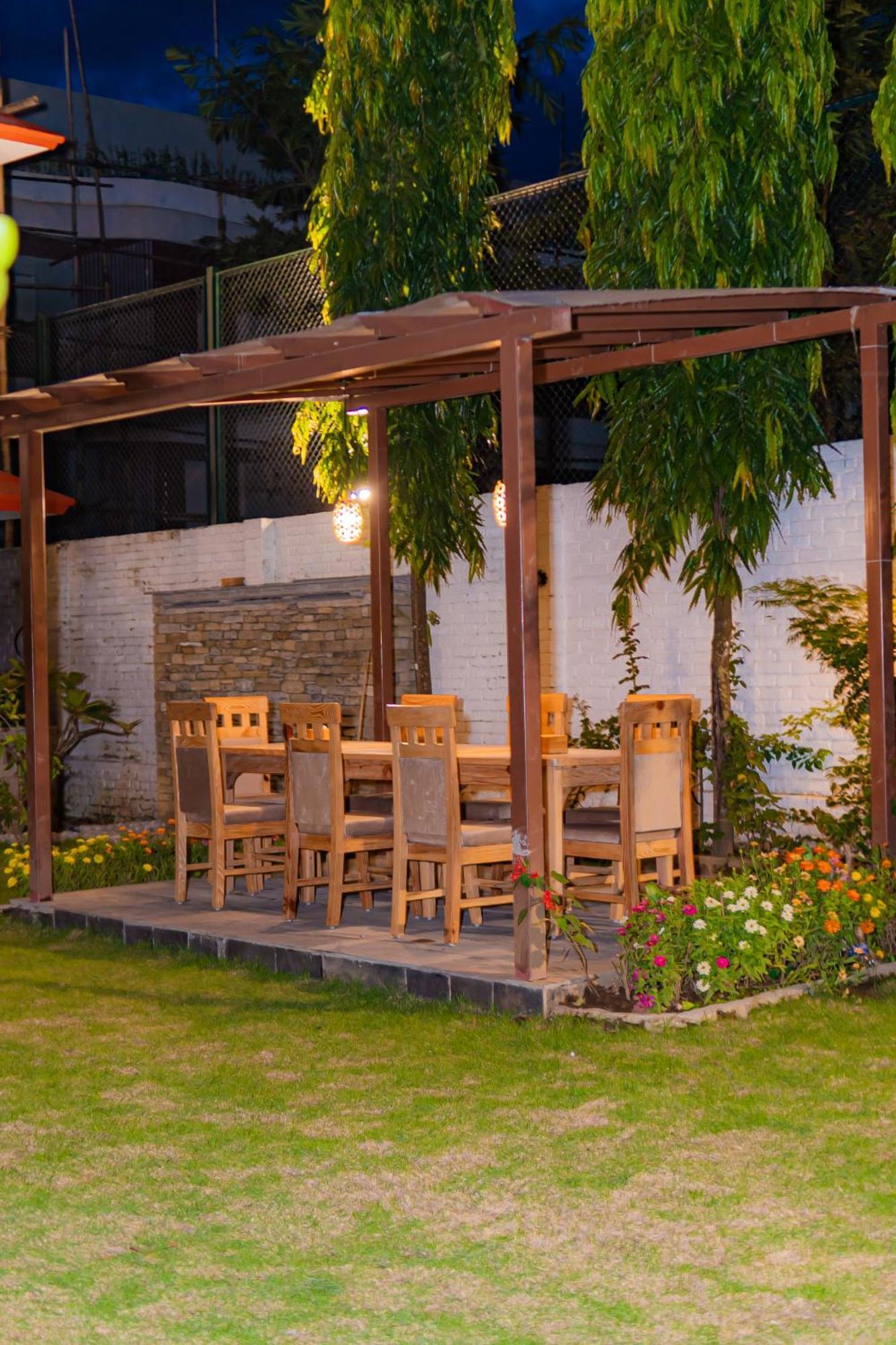 Temple Himalaya Hotel & Spa Pokhara Exterior foto