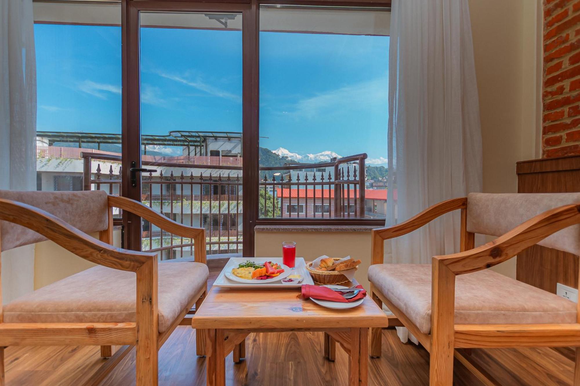 Temple Himalaya Hotel & Spa Pokhara Exterior foto